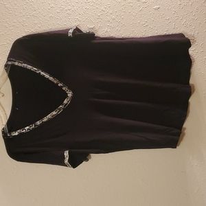 Sz XL Short Sleeve Vneck Shirt